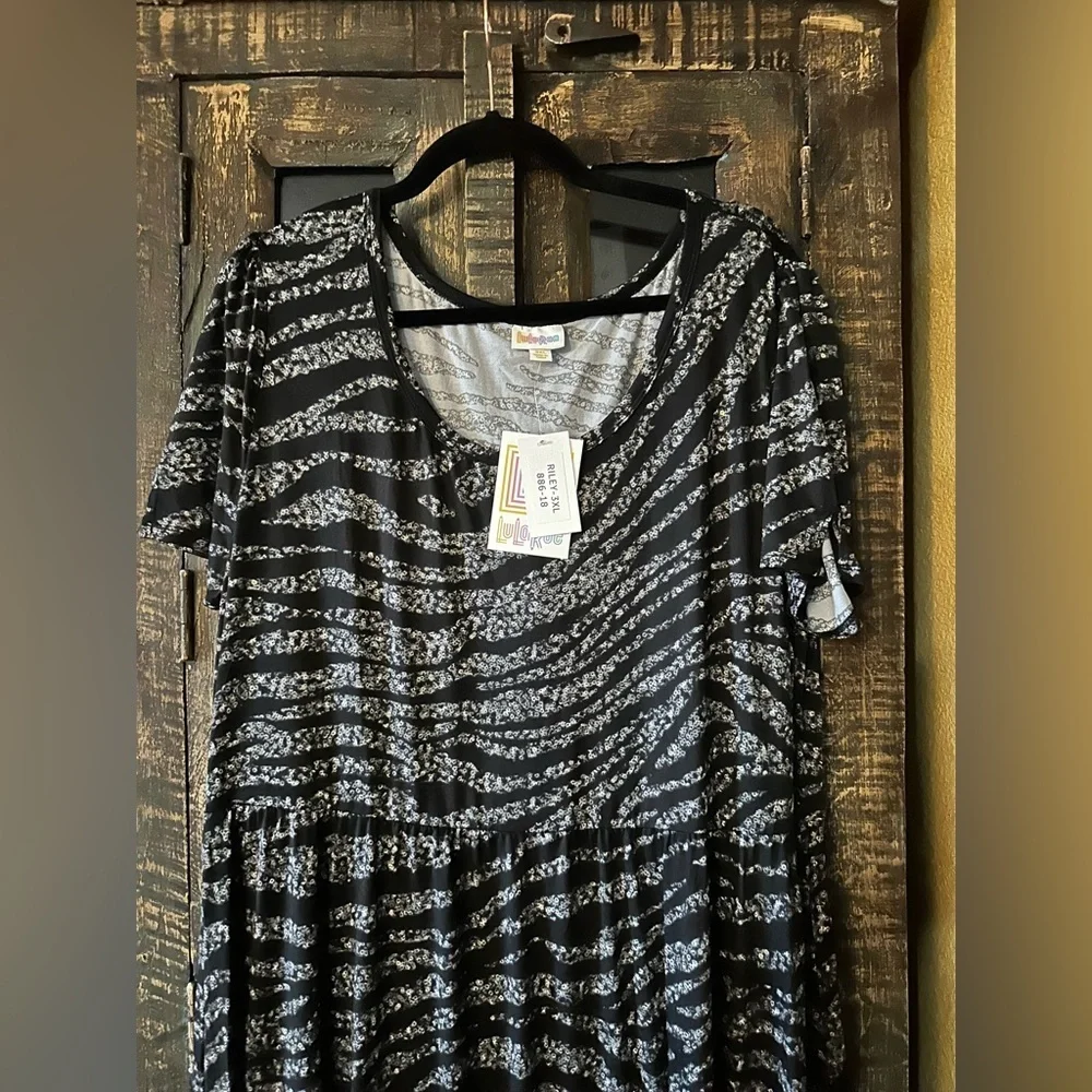 NWT Riley Empire Waist Midi Dress Zebra Slit Sleeve Size 3XL - Picture 2 of 3